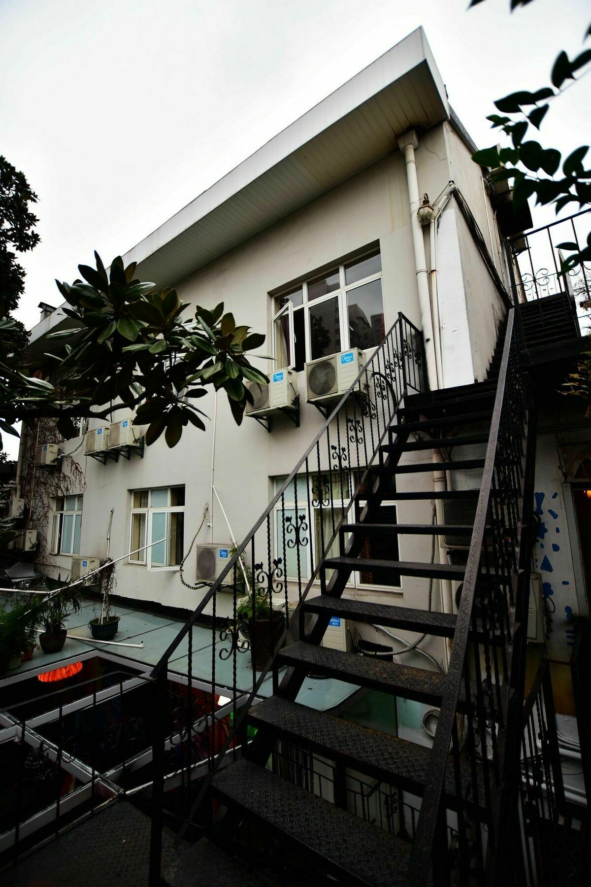 Old West Gate International Youth Hotel 2*