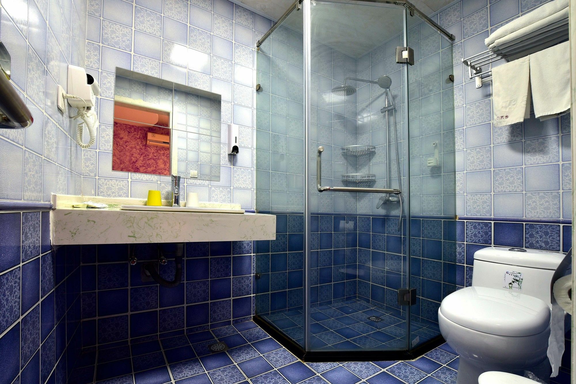 Old West Gate International Youth Hotel 2*