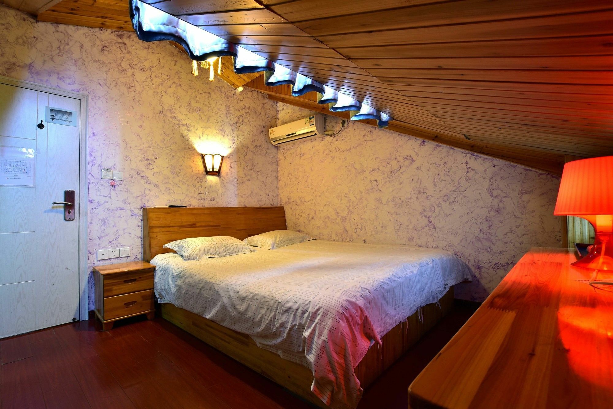 Old West Gate International Youth Hotel